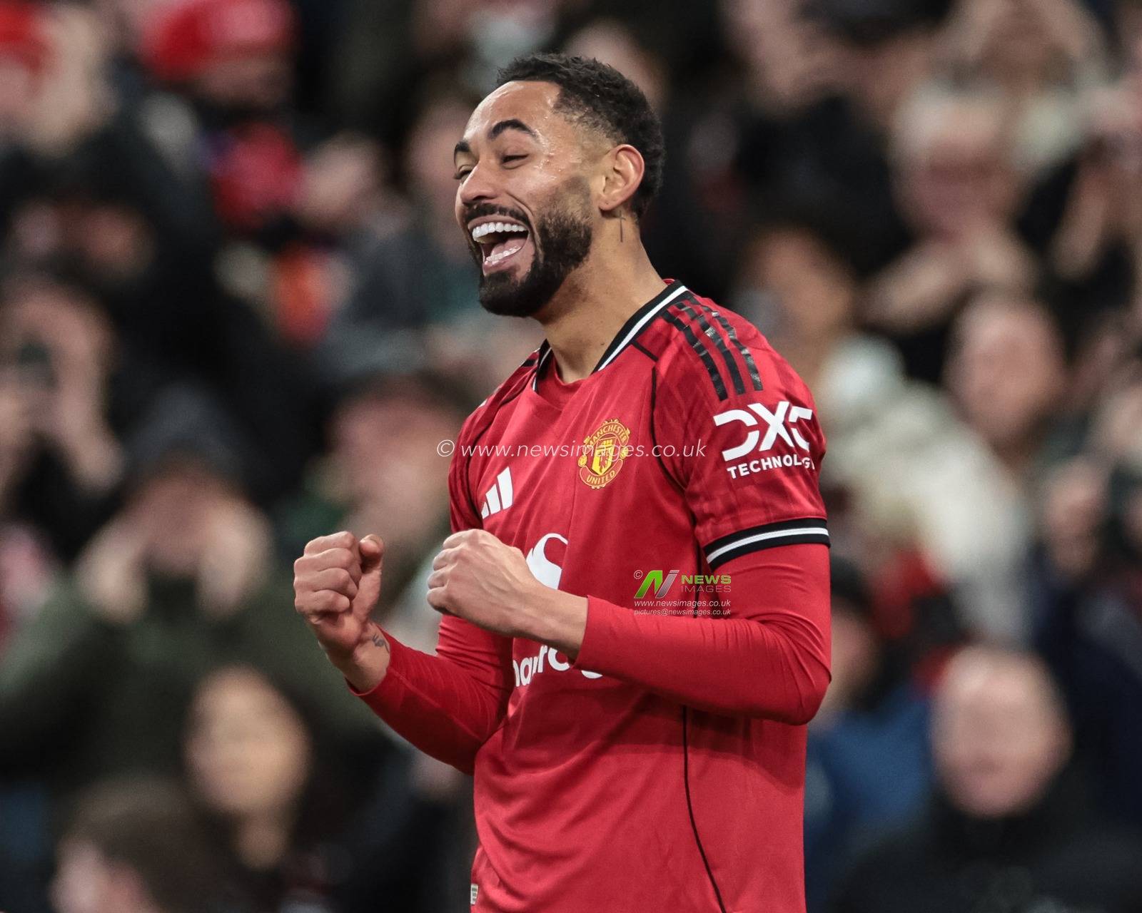Matheus Cunha of Manchester United celebrates his goal to make it 1-0 during the Premier League match Manchester United vs Brighton and Hove Albion at Old Trafford, Manchester, United Kingdom, 25th October 2025

(Photo by Mark Cosgrove/News Images)