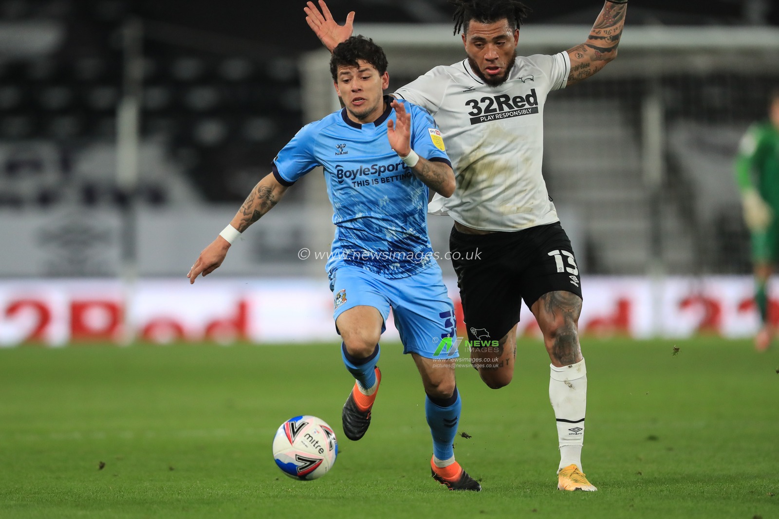 Gustavo Hamer #38 of Coventry City breaks as Colin Kazim-Richards #13 of Derby County holds off