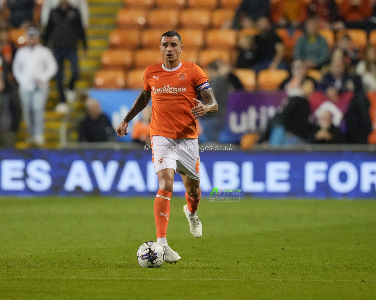 Oliver Norburn #6 of Blackpool during the Sky Bet League 1 match Blackpool vs Port Vale at Bloomfield Road, Blackpool, United Kingdom, 15th August 2023

(Photo by Steve Flynn/News Images)