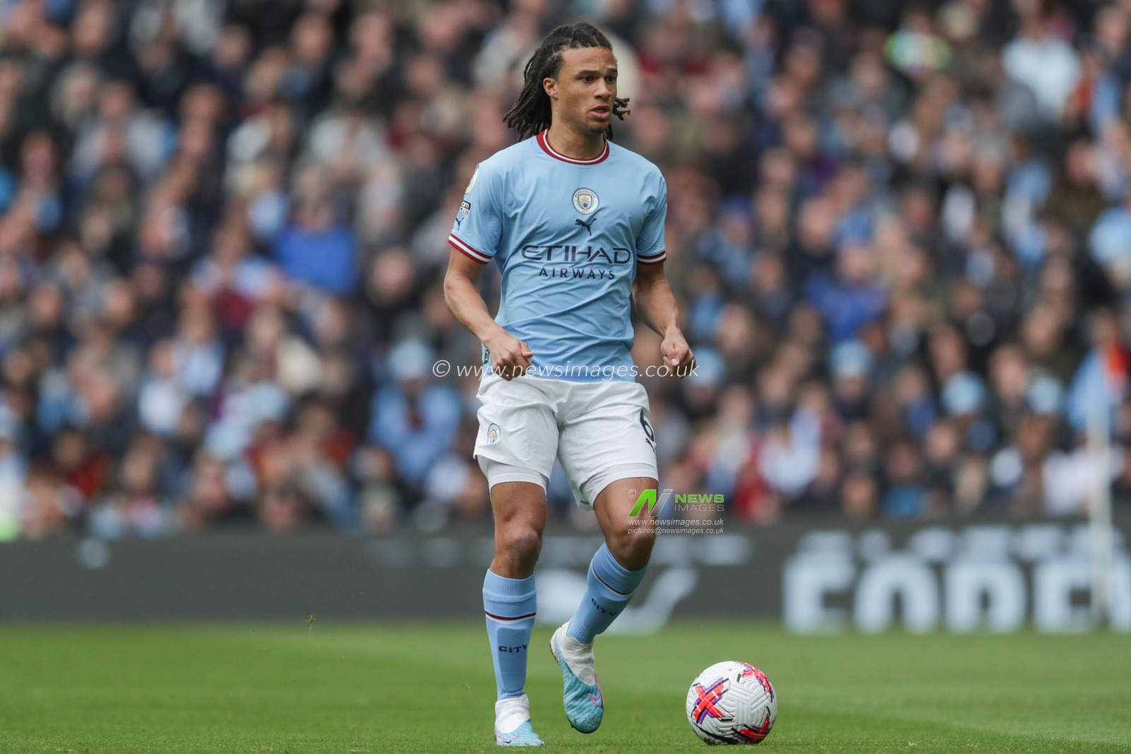 Nathan AkÃ© #6 of Manchester City in action during the Premier League match Manchester City vs Liverpool at Etihad Stadium, Manchester, United Kingdom, 1st April 2023

(Photo by Gareth Evans/News Images)