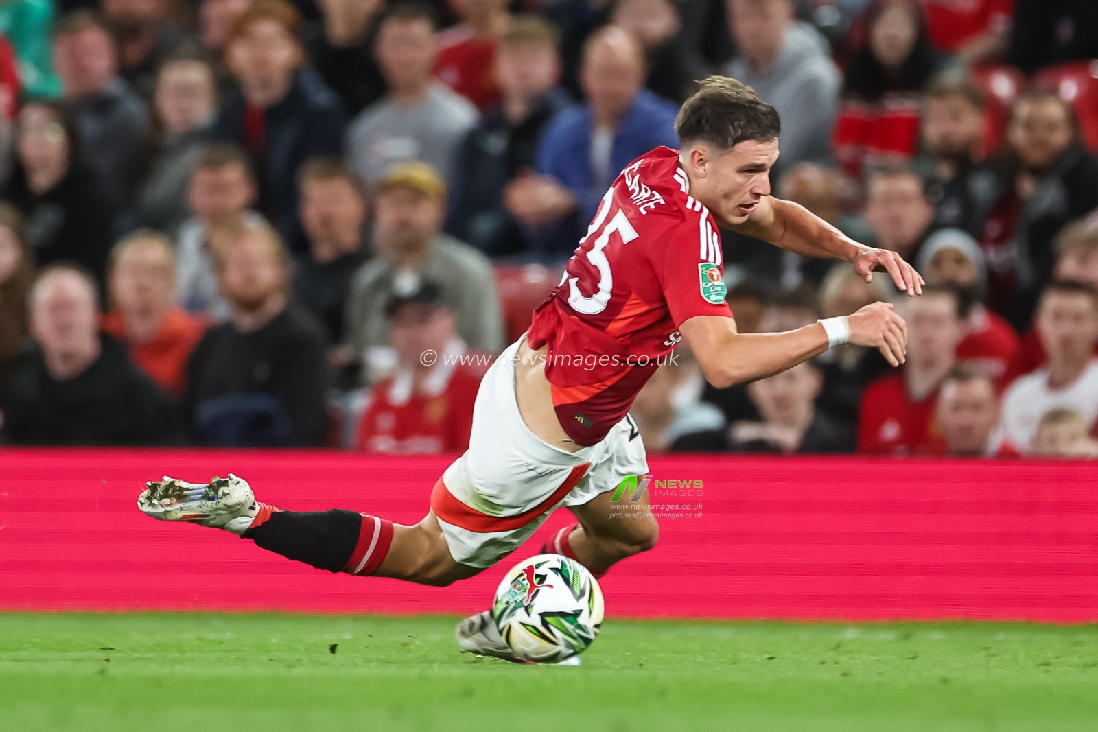 Manuel Ugarte of Manchester United slips during the Carabao Cup 3rd Round match Manchester United vs Barnsley at Old Trafford, Manchester, United Kingdom, 17th September 2024

(Photo by Mark Cosgrove/News Images)