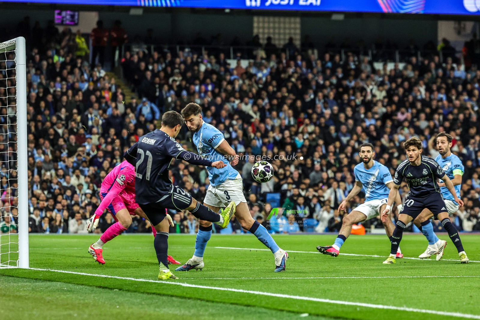 Brahim Diaz of Real Madrid crosses the ball into the box during the UEFA Champions League last 16 second leg match Manchester City vs Real Madrid at The City of Manchester Stadium, Manchester, United Kingdom on 17 March 2026

(Photo by Mark Cosgrove/News Images)