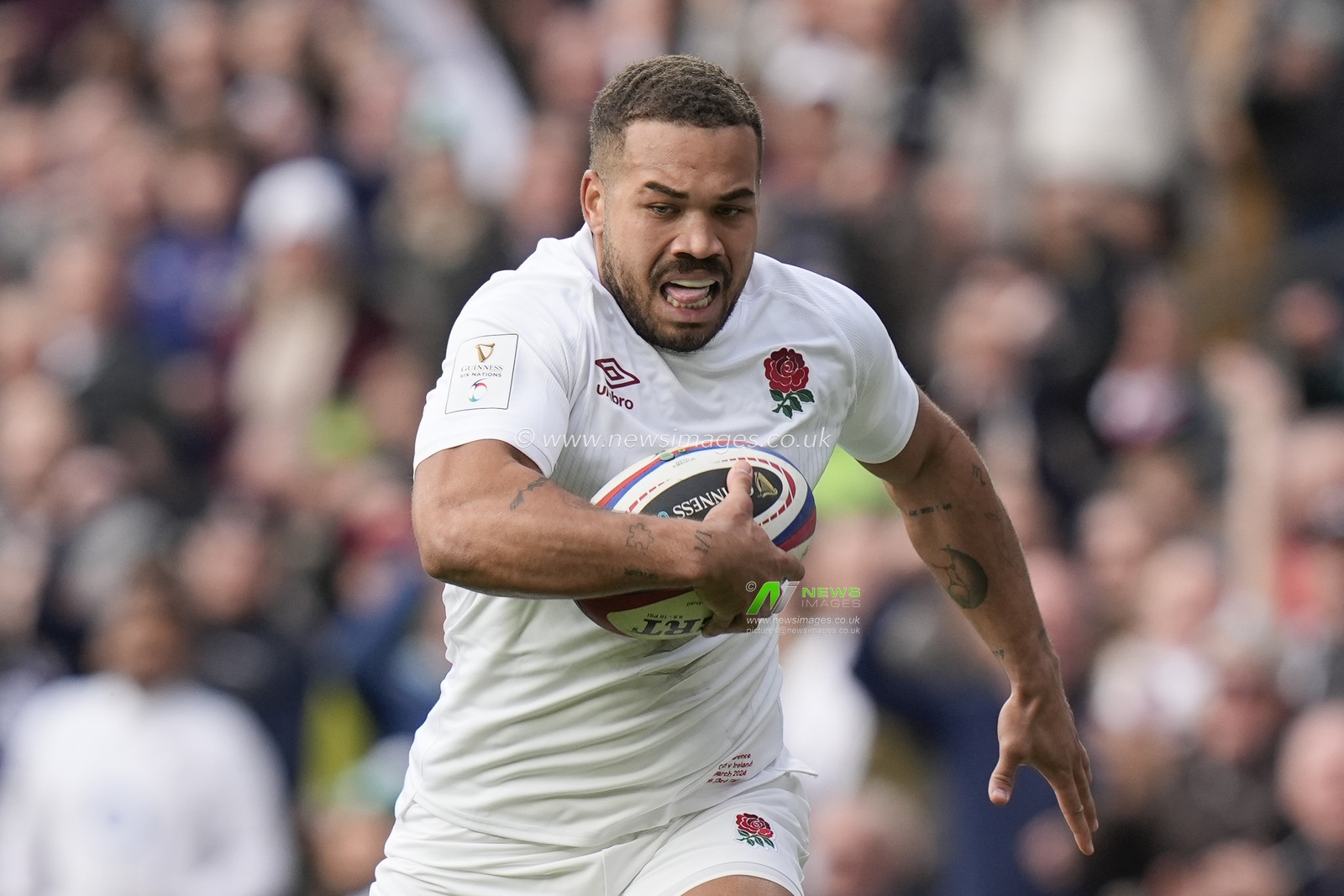 Ollie Lawrence of England runs in for a try during the 2024 Guinness 6 Nations match England vs Ireland at Twickenham Stadium, Twickenham, United Kingdom, 9th March 2024

(Photo by Steve Flynn/News Images)