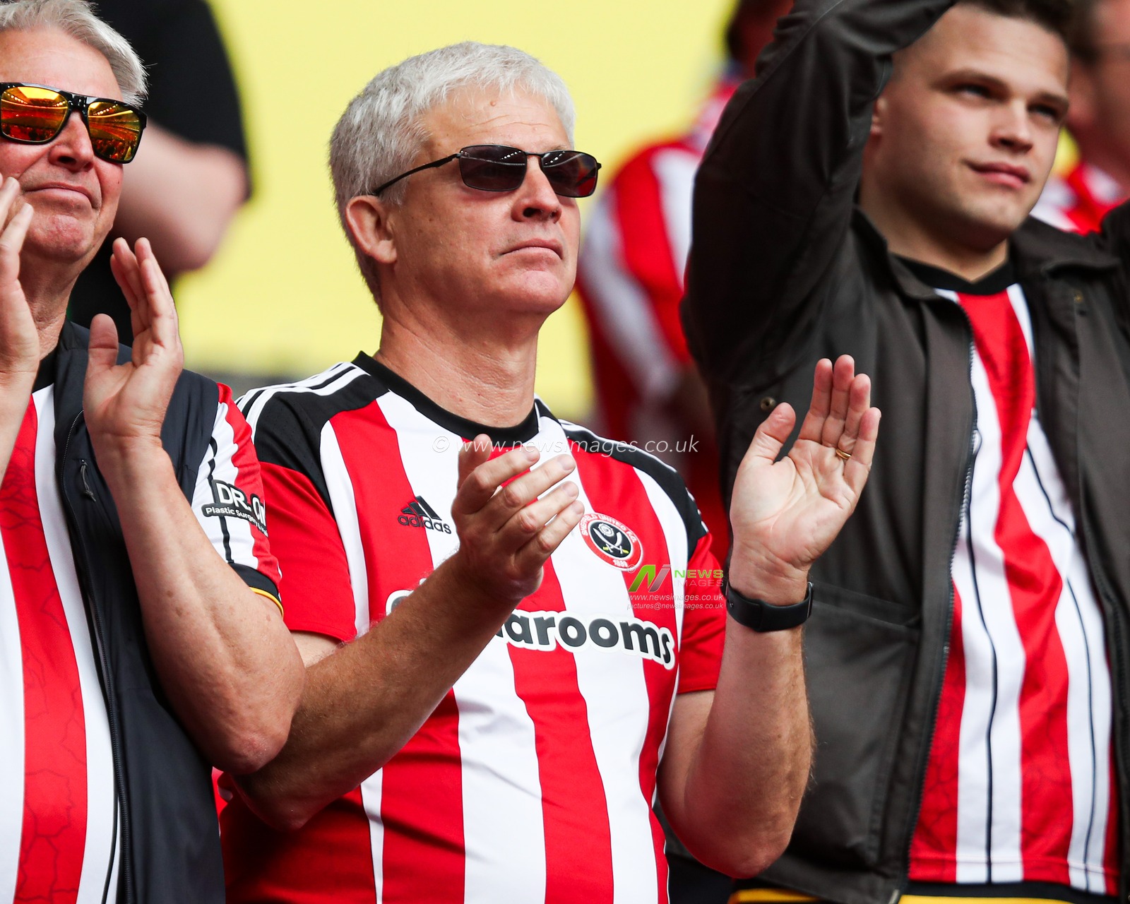 Fans clap George Baldock ahead of the Sky Bet Championship Playoff Final match Sheffield United vs Sunderland at Wembley Stadium, London, United Kingdom, 24th May 2025

(Photo by Izzy Poles/News Images)