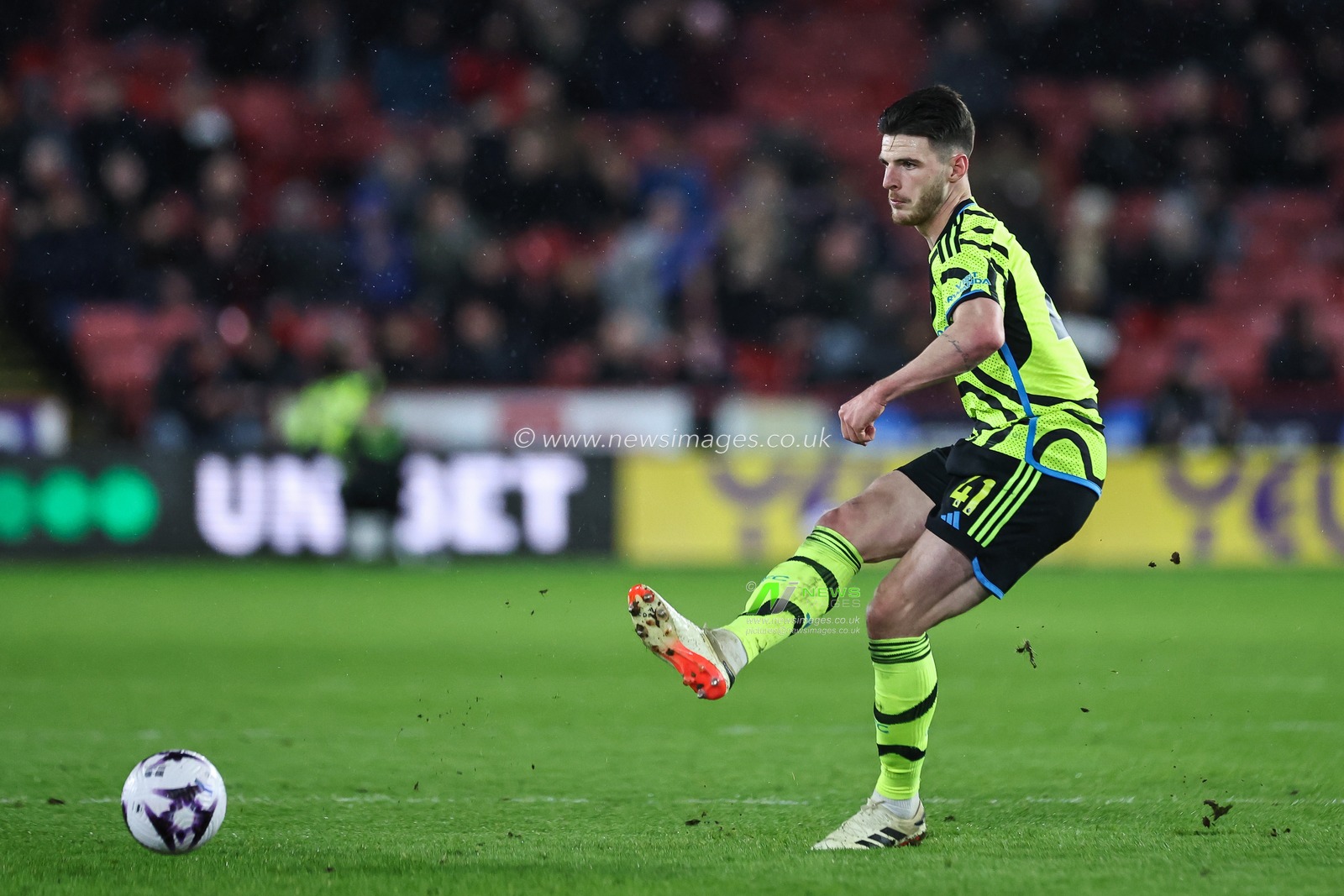 Declan Rice of Arsenal passes the ball during the Premier League match Sheffield United vs Arsenal at Bramall Lane, Sheffield, United Kingdom, 4th March 2024

(Photo by Mark Cosgrove/News Images)