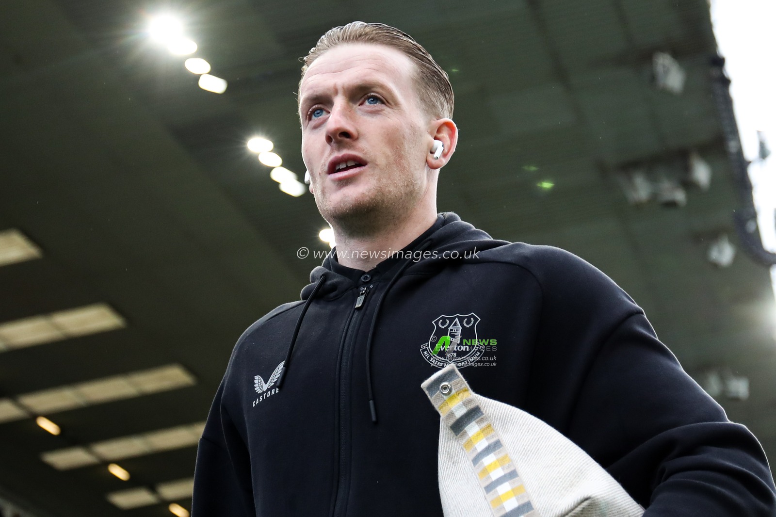 Jordan Pickford of Everton arrives at ground ahead of the Premier League match Burnley vs Everton at Turf Moor, Burnley, United Kingdom, 27th December 2025

(Photo by Jorge Horsted/News Images)

*** GER AUT SUI OUT ***
