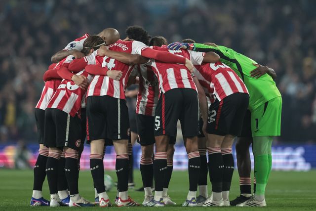 Brentford team huddle during the Premier League match Leeds United vs Brentford at Elland Road, Leeds, United Kingdom on 21 March 2026

(Photo by Mark Cosgrove/News Images)