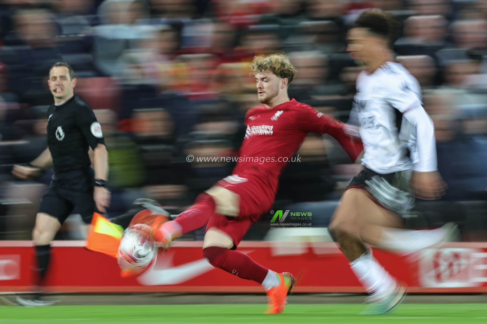Harvey Elliott #19 of Liverpool breaks with the ball under pressure from Antonee Robinson #33 of Fulham during the Premier League match Liverpool vs Fulham at Anfield, Liverpool, United Kingdom, 3rd May 2023

(Photo by Mark Cosgrove/News Images)