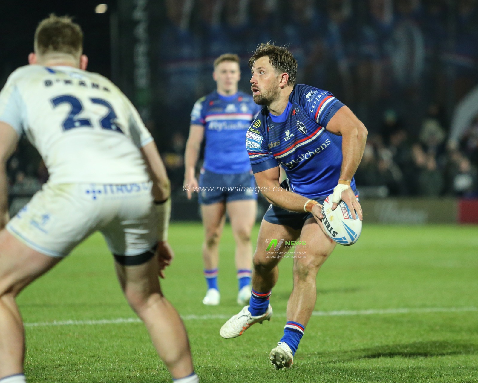 Tyson Smoothy of Wakefield Trinity passes the ball during the Betfred Super League Round 1 match Wakefield Trinity vs Toulouse Olympique at DIY Kitchens Stadium, Wakefield, United Kingdom on 14 February 2026

(Photo by Richard Bierton/News Images)