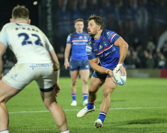 Tyson Smoothy of Wakefield Trinity passes the ball during the Betfred Super League Round 1 match Wakefield Trinity vs Toulouse Olympique at DIY Kitchens Stadium, Wakefield, United Kingdom on 14 February 2026

(Photo by Richard Bierton/News Images)