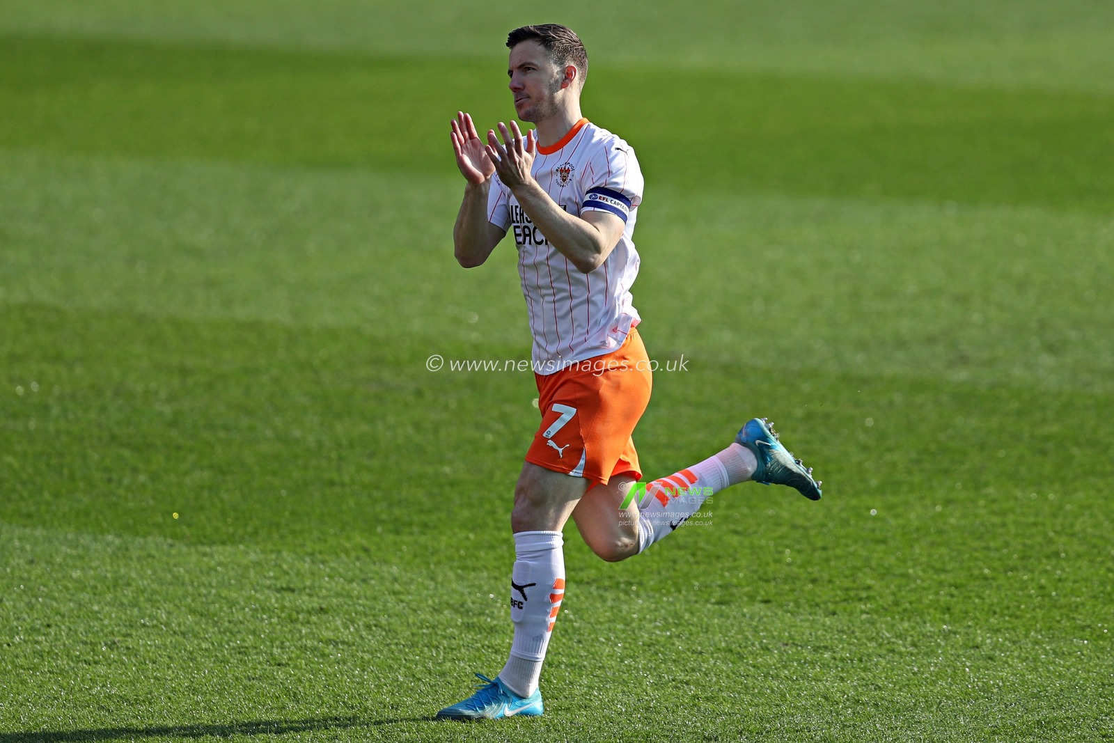 Lee Evans of Blackpool F.C. applauds the fans before the Sky Bet League 1 match Barnsley vs Blackpool at Oakwell, Barnsley, United Kingdom, 8th March 2025

(Photo by Sam Eaden/News Images)
