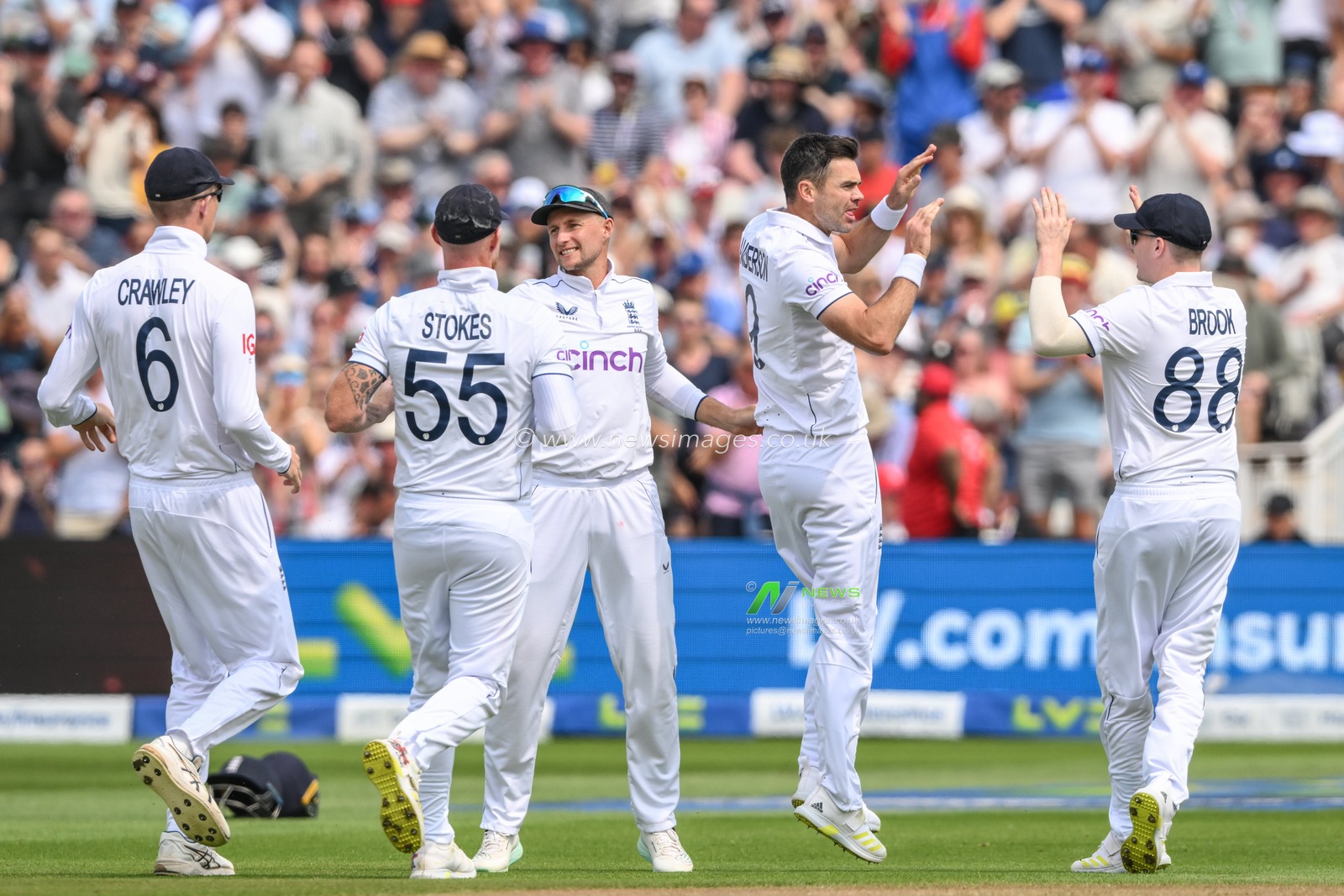 James Anderson of England celebrates with the England team after bowling out Alex Carey of Australia during the LV= Insurance Ashes First Test Series Day 3 England v Australia at Edgbaston, Birmingham, United Kingdom, 18th June 2023

(Photo by Craig Thomas/News Images)