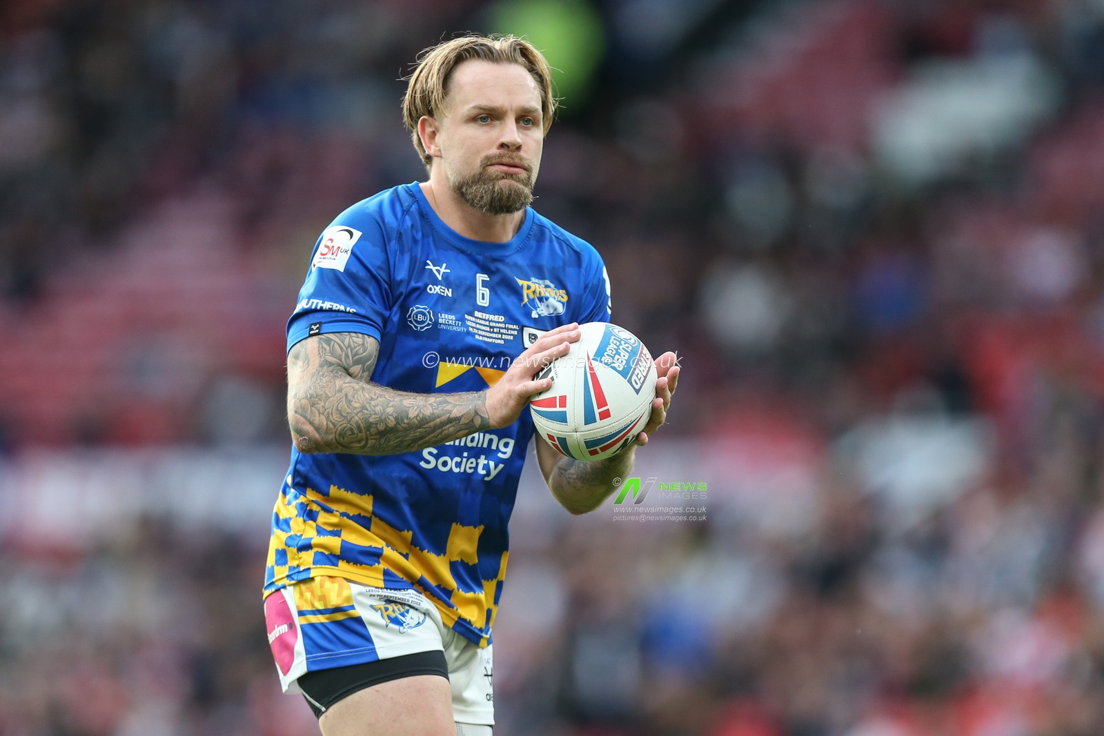 Blake Austin #6 of Leeds Rhinos during pre-game warm up before the 25th Betfred Super League Grand Final match St Helens vs Leeds Rhinos at Old Trafford, Manchester, United Kingdom, 24th September 2022

(Photo by David Greaves/News Images)