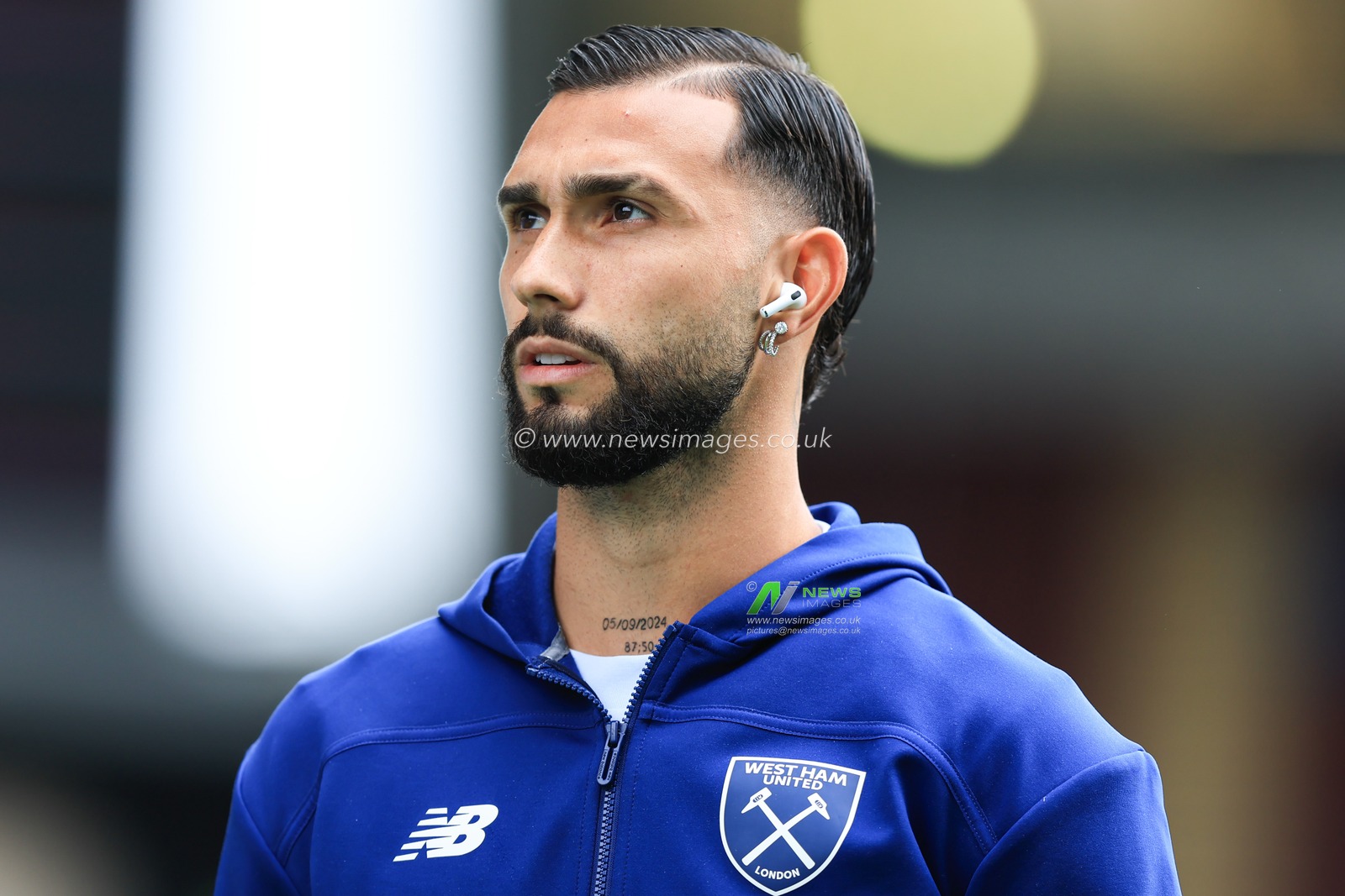 Valentin Castellanos of West Ham United arrives ahead of the Sky Bet Championship match Burnley vs West Ham United at Turf Moor, Burnley, United Kingdom on 16 August 2026

(Photo by Jorge Horsted/News Images)