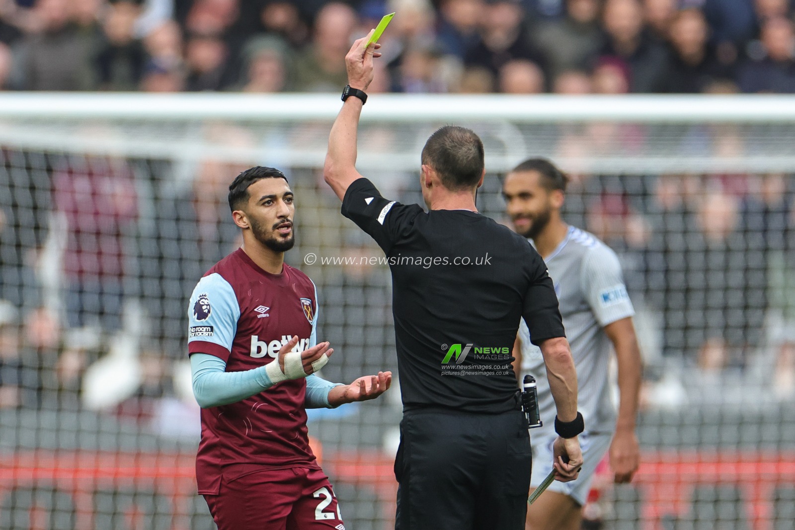 Referee, Stuart Attwell gives SaÃ¯d Benrahma #22 of West Ham United a yellow card during the Premier League match West Ham United vs Everton at London Stadium, London, United Kingdom, 29th October 2023

(Photo by Mark Cosgrove/News Images)