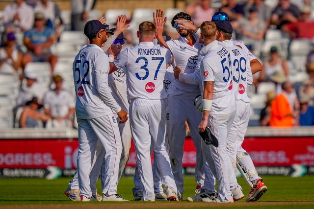 Gus Atkinson of England celebrates taking he wicker of Rachin Ravindra of New Zealand with his team mates in a huddle during the 3rd Rothesay Test Match Day 1 match England vs New Zealand at Trent Bridge, Nottingham, United Kingdom on 25 June 2026

(Photo by Maynard Manyowa/News Images)