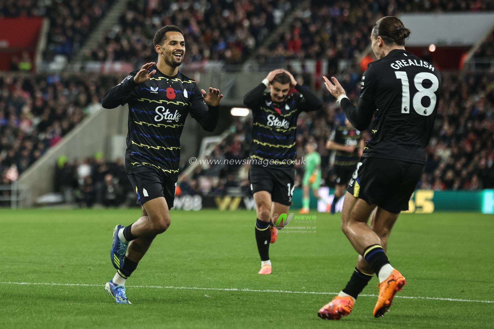 Iliman Ndiaye of Everton celebrates his goal to make it 0-1 during the Premier League match Sunderland vs Everton at Stadium Of Light, Sunderland, United Kingdom, 3rd November 2025

(Photo by Alfie Cosgrove/News Images)

*** GER AUT SUI OUT ***