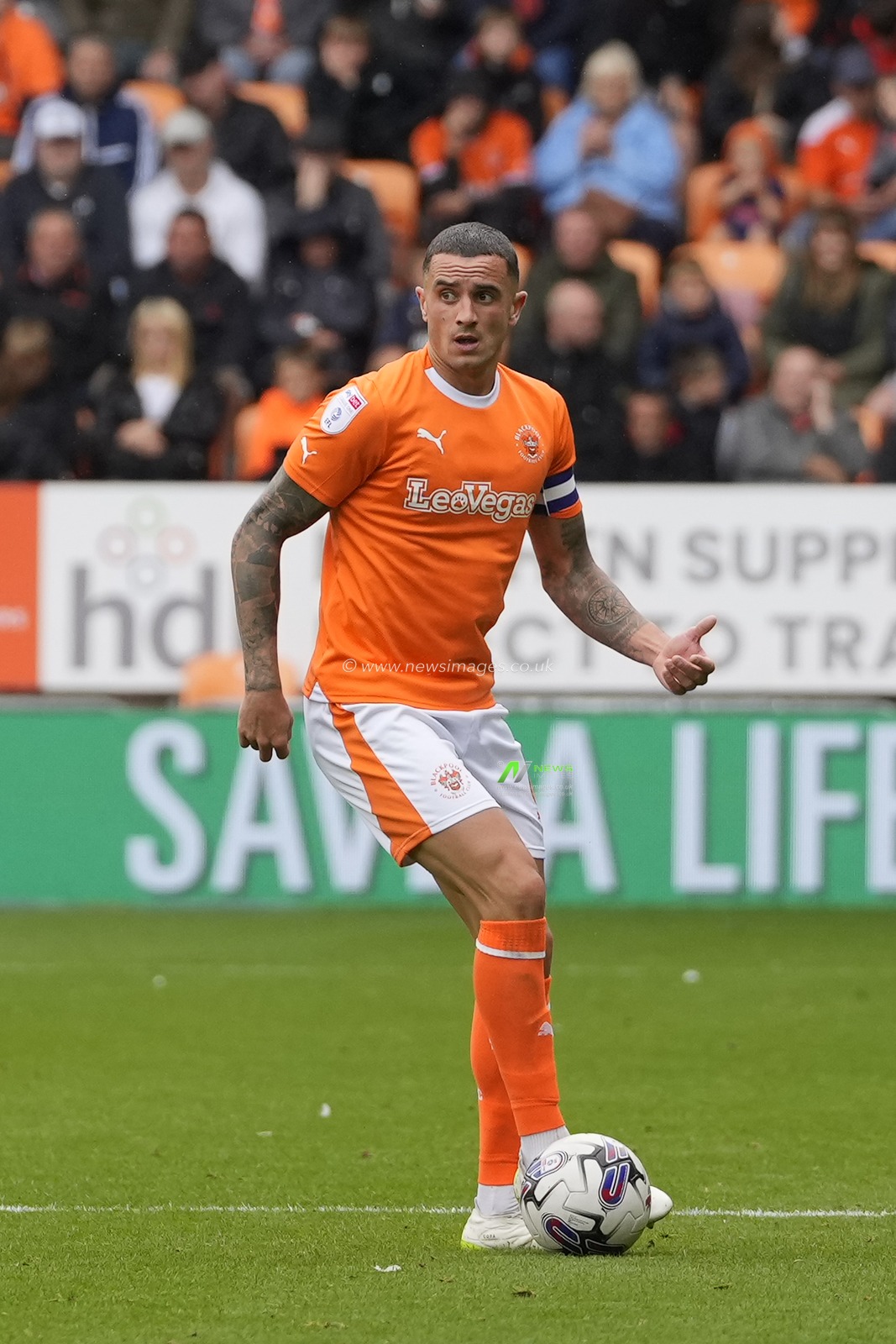 Oliver Norburn #6 of Blackpool during the Sky Bet League 1 match Blackpool vs Burton Albion at Bloomfield Road, Blackpool, United Kingdom, 5th August 2023

(Photo by Steve Flynn/News Images)