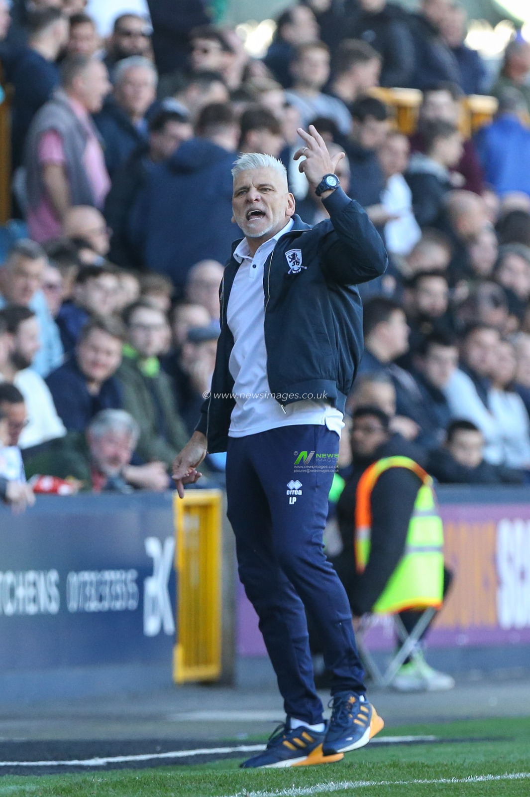 Leo Percovich interim manager of Middlesbrough gets animated on the touchline during the Sky Bet Championship match Millwall vs Middlesbrough at The Den, London, United Kingdom, 8th October 2022

(Photo by Arron Gent/News Images)