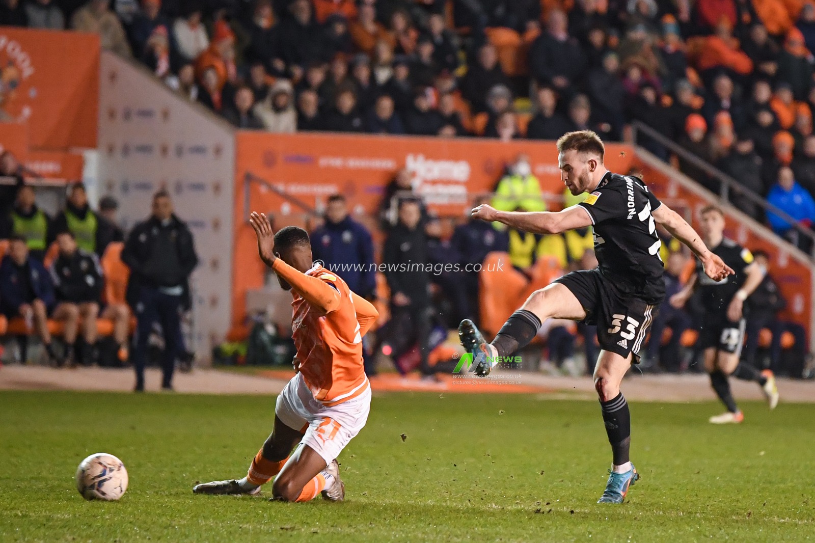 Rhys Norrington-Davies #33 of Sheffield United has a shot at goal