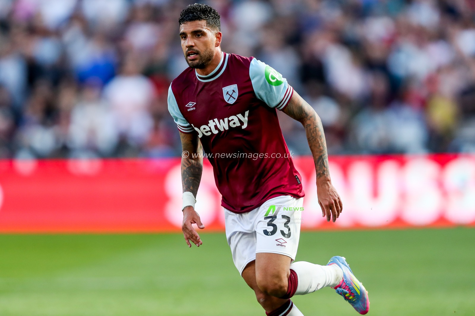 Emerson Palmieri of West Ham United in action during the Premier League match West Ham United vs Bournemouth at London Stadium, London, United Kingdom, 5th April 2025

(Photo by Izzy Poles/News Images)