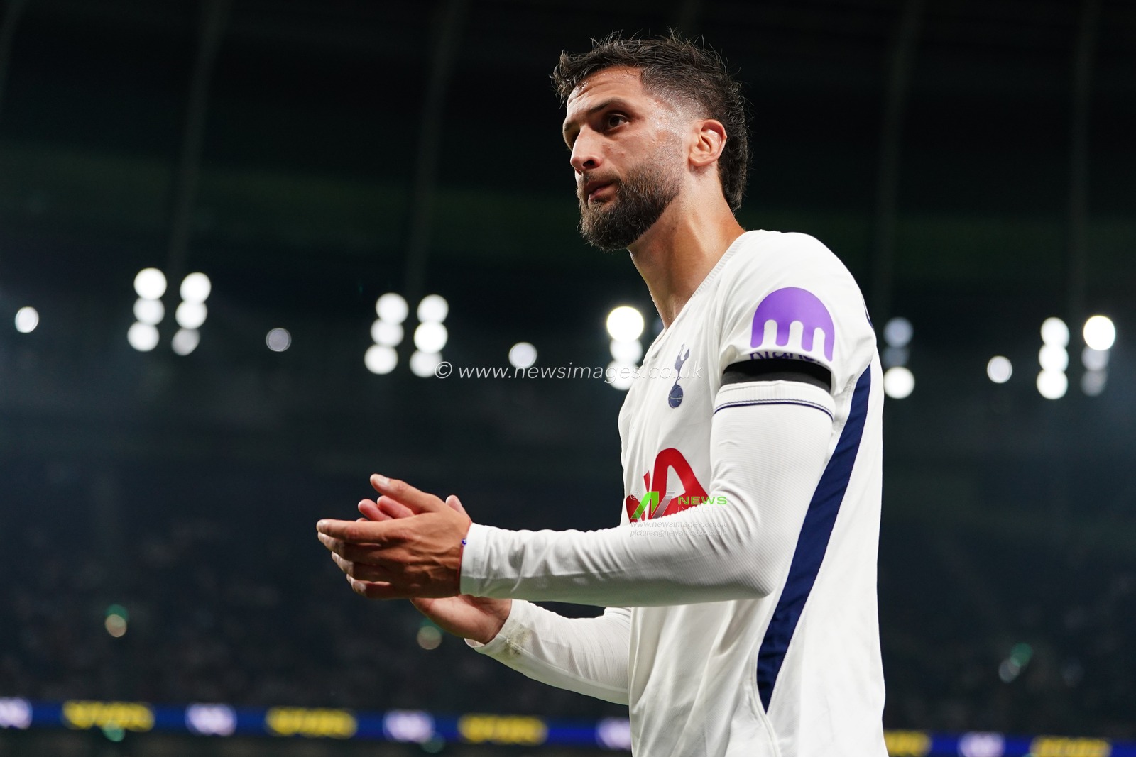 Rodrigo Bentancur of Tottenham Hotspur applauds home support as he is subbed off during the Carabao Cup round 2 match Tottenham Hotspur vs Charlton Athletic at Tottenham Hotspur Stadium, London, United Kingdom on 26 August 2026

(Photo by Harvey Murphy/News Images)