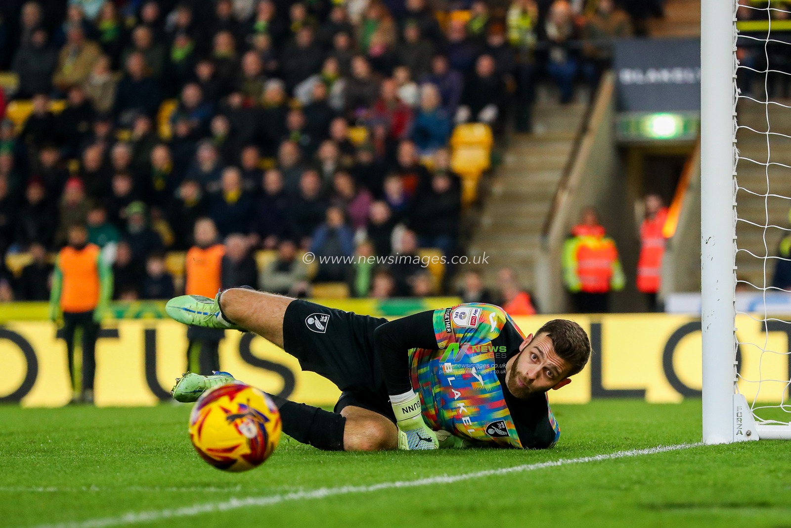 Angus Gunn of Norwich City makes a save during the Sky Bet Championship match Norwich City vs Plymouth Argyle at Carrow Road, Norwich, United Kingdom, 26th November 2024

(Photo by Izzy Poles/News Images)