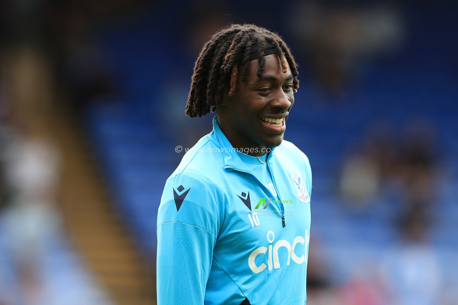 Eberechi Eze of Crystal Palace warms up prior to kick off.