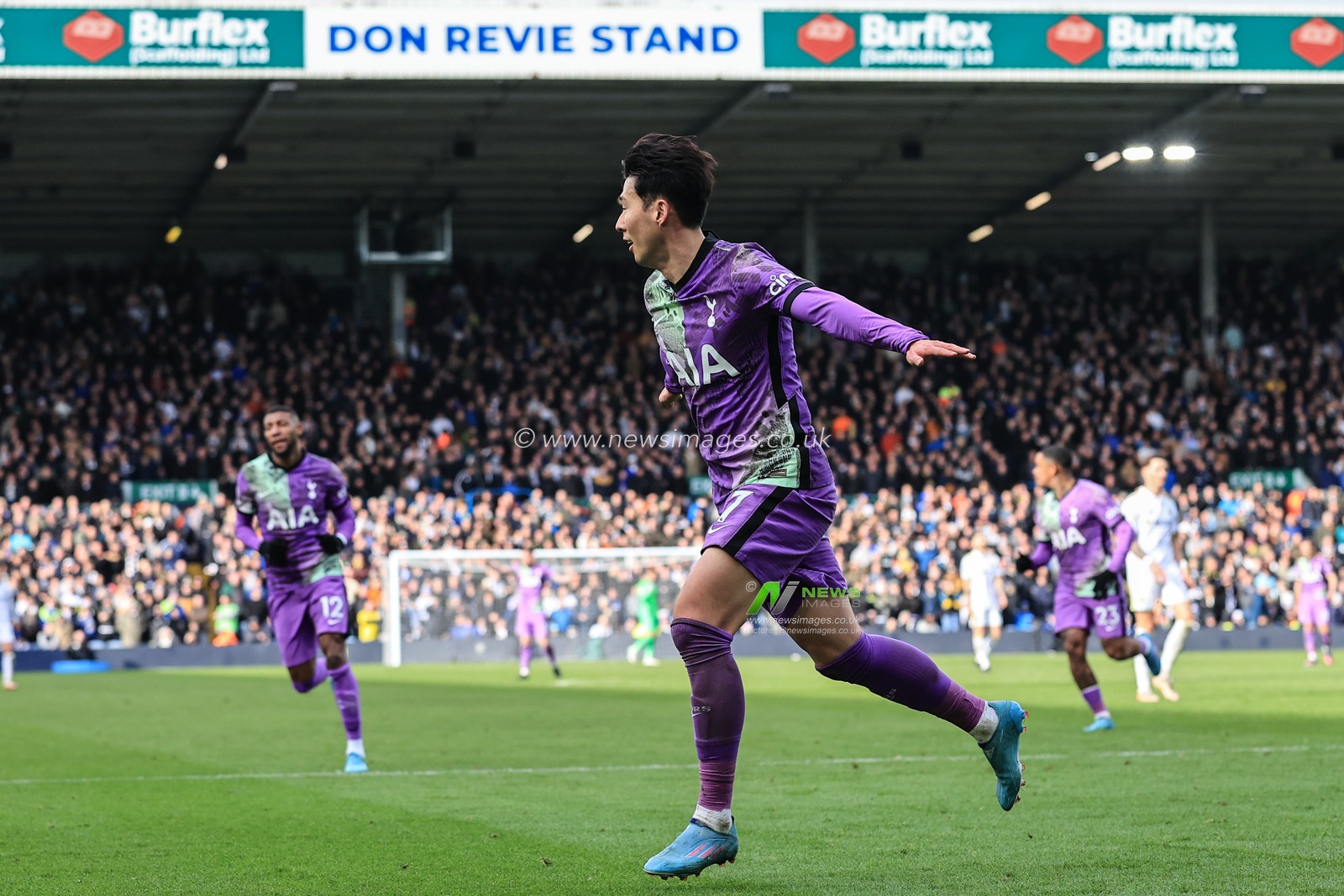 Son Heung-Min #7 of Tottenham Hotspur celebrates his goal to make it 0-4