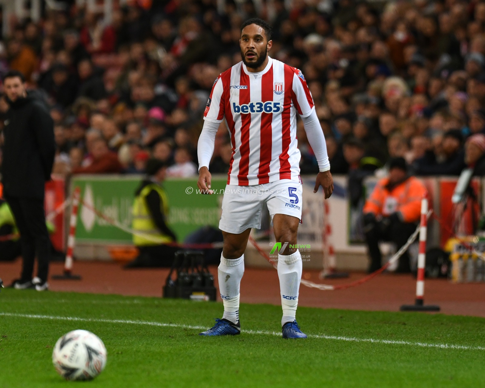 15th January 2019, Bet 365 Stadium, Stoke-on-Trent, England; Emirates FA Cup, 3rd Round replay, Stoke City vs Shrewsbury Town ;  Ashley Williams (5) of Stoke City during the game

Credit: Richard Long/News Images

English Football League images are subject to DataCo Licence