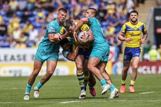 Lachlan Fitzgibbon of Warrington Wolves is tackled by Tui Lolohea of Huddersfield Giants and Harry Rushton of Huddersfield Giants during the Betfred Super League round 15 match Warrington Wolves vs Huddersfield Giants at Halliwell Jones Stadium, Warrington, United Kingdom, 21st June 2025

(Photo by Alfie Cosgrove/News Images)