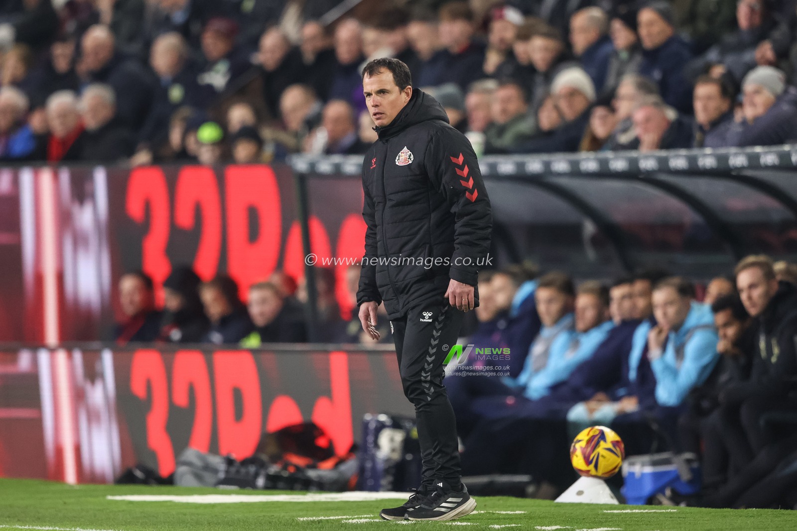 RÃ©gis Le Bris manager of Sunderland looks on during the Sky Bet Championship match Burnley vs Sunderland at Turf Moor, Burnley, United Kingdom, 17th January 2025

(Photo by Alfie Cosgrove/News Images)