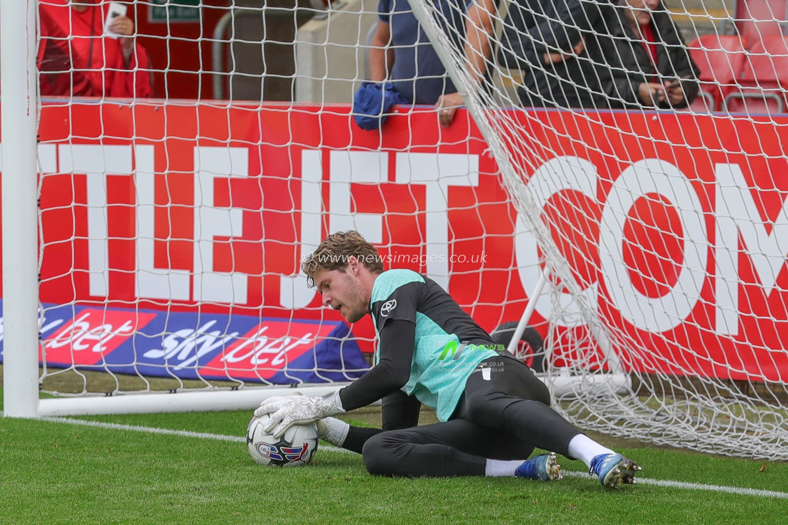 Liam Roberts #1 of Barnsley in the pregame warmup session during the Sky Bet League 1 match Cheltenham Town vs Barnsley at The Jonny-Rocks Stadium, Cheltenham, United Kingdom, 2nd September 2023

(Photo by Alfie Cosgrove/News Images)