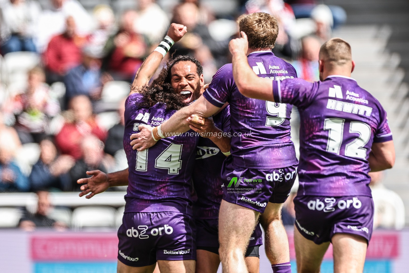 Leroy Cudjoe of Huddersfield Giants celebrates his try during the Betfred Magic Weekend 2025 match Huddersfield Giants vs Hull FC at St. James's Park, Newcastle, United Kingdom, 4th May 2025

(Photo by Mark Cosgrove/News Images)