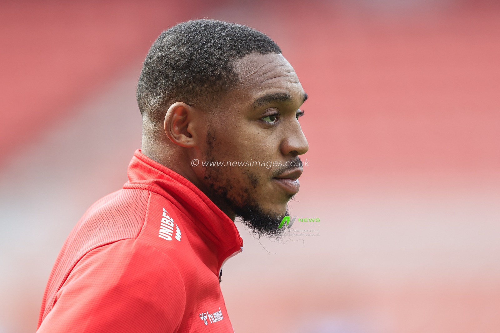 Britt Assombalonga #9 of Middlesbrough during the pre-game warmup