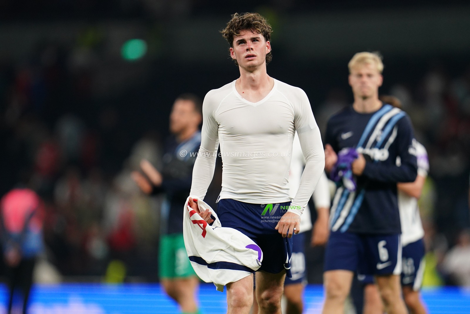 Archie Gray of Tottenham Hotspur at full time during the Carabao Cup round 2 match Tottenham Hotspur vs Charlton Athletic at Tottenham Hotspur Stadium, London, United Kingdom on 26 August 2026

(Photo by Harvey Murphy/News Images)