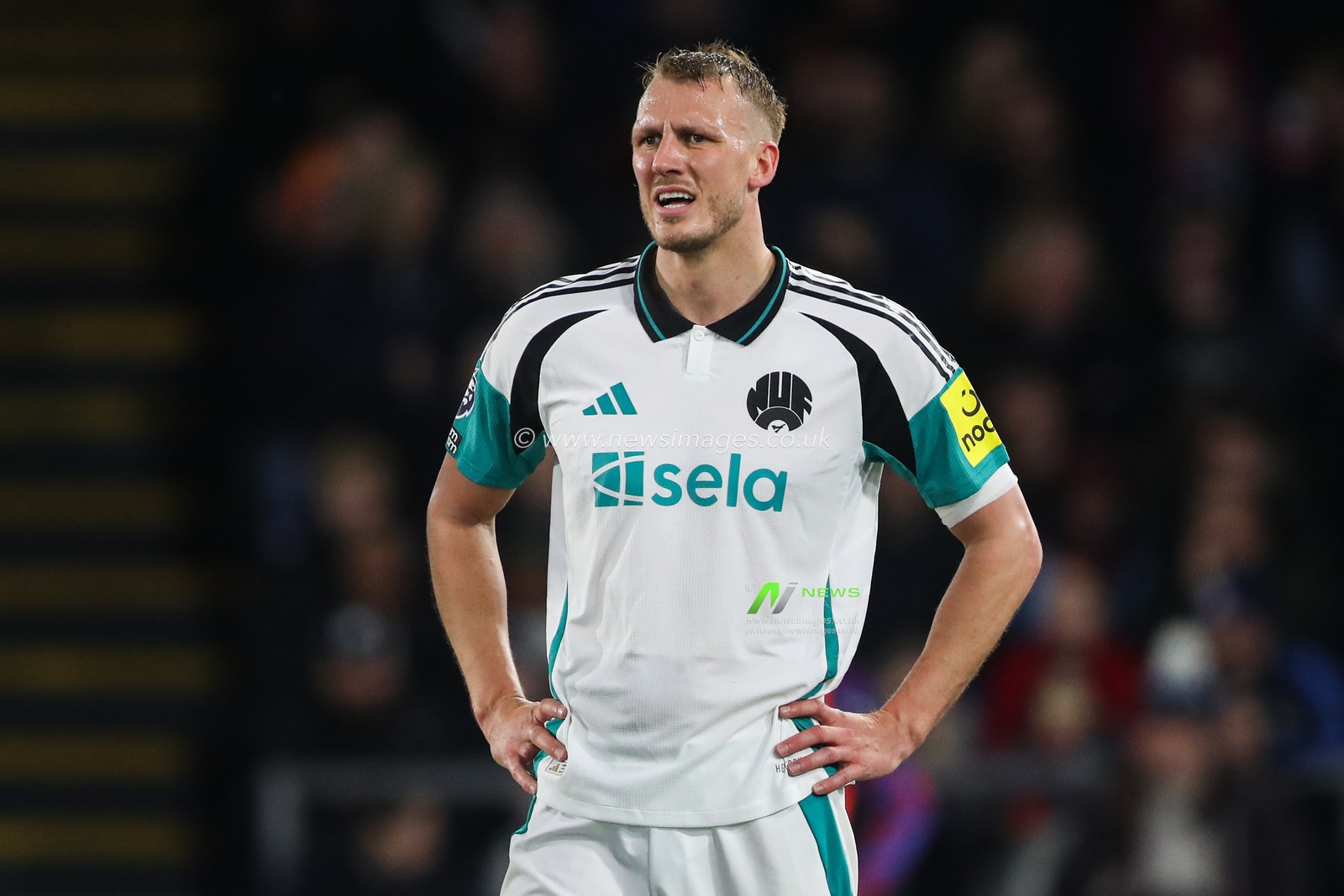 Dan Burn of Newcastle United during the Premier League match Crystal Palace vs Newcastle United at Selhurst Park, London, United Kingdom, 30th November 2024

(Photo by Gareth Evans/News Images)