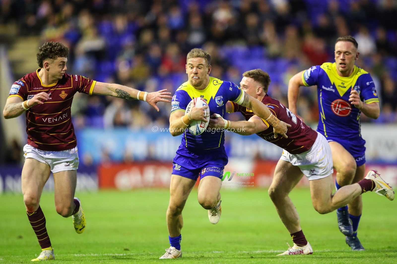 Matt Dufty of Warrington Wolves breaks with the ball during the Betfred Super League Round 16 match Warrington Wolves vs Huddersfield Giants at Halliwell Jones Stadium, Warrington, United Kingdom, 5th July 2024

(Photo by Gareth Evans/News Images)