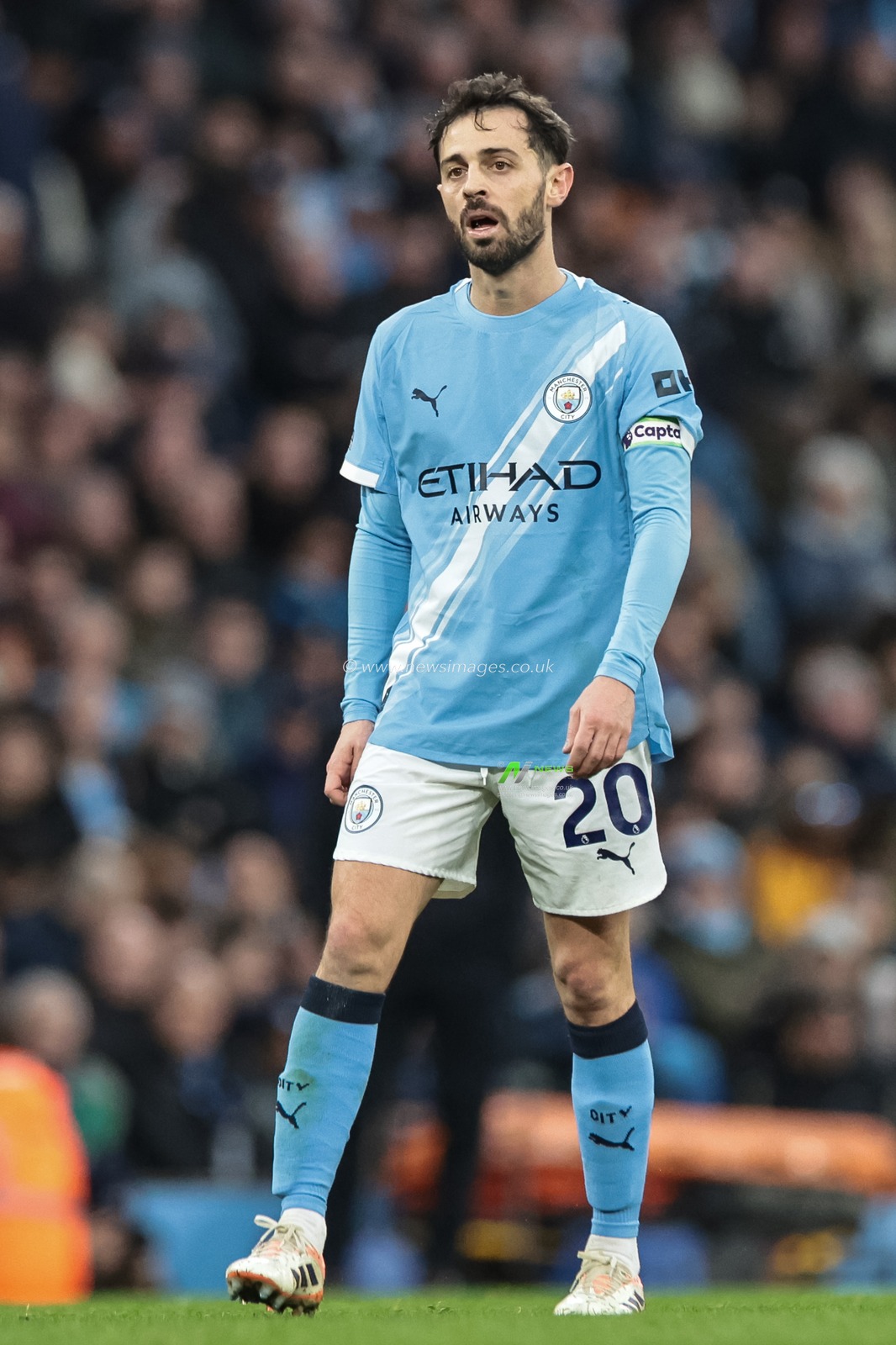 Bernardo Silva of Manchester City during the Premier League match Manchester City vs Leeds United at Etihad Stadium, Manchester, United Kingdom, 29th November 2025

(Photo by Mark Cosgrove/News Images)

*** GER AUT SUI OUT ***