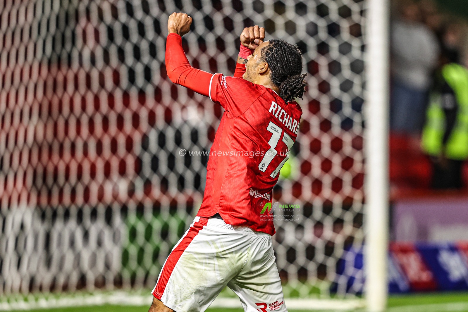 Amani Richards of Barnsley celebrates the win during the Sky Bet League One match Barnsley vs Blackpool at Oakwell, Barnsley, United Kingdom on 02 September 2026

(Photo by Alfie Cosgrove/News Images)