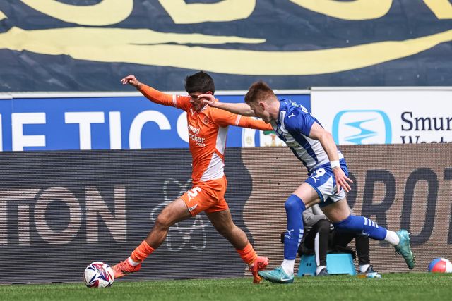 Rob Apter of Blackpool in action during the Sky Bet League 1 match Wigan Athletic vs Blackpool at The Brick Community Stadium, Wigan, United Kingdom, 26th April 2025

(Photo by Mark Cosgrove/News Images)