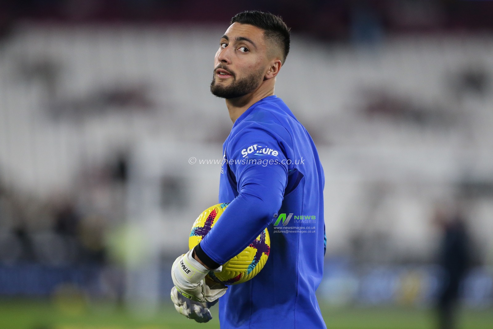 Thomas Strakosha #22 of Brentford during the pre match warm up ahead of the Premier League match West Ham United vs Brentford at London Stadium, London, United Kingdom, 30th December 2022

(Photo by Arron Gent/News Images)