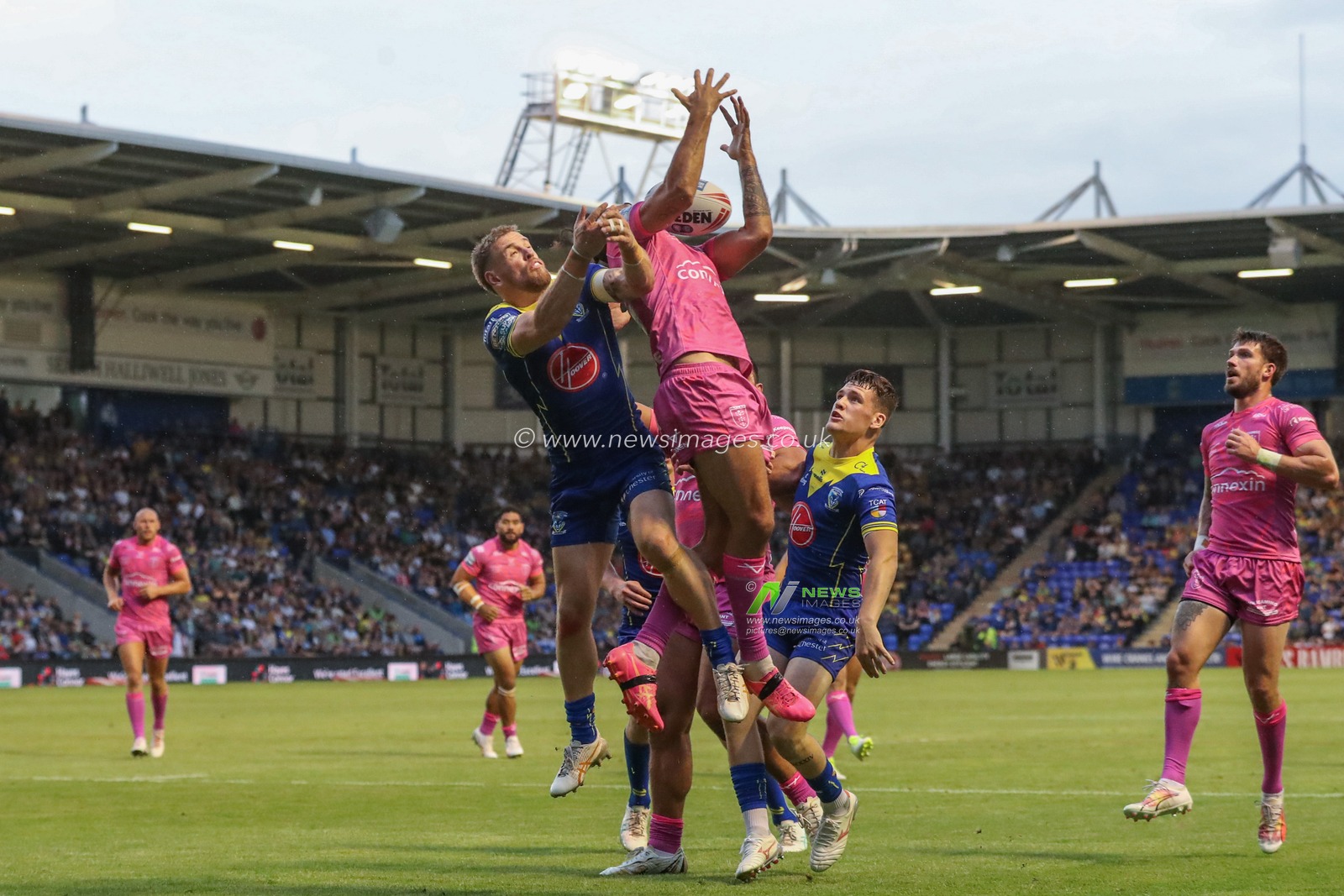 Tyrone May of Hull KR jumps up for the ball and goes over for a try during the Betfred Super League Round 20 match Warrington Wolves vs Hull KR at Halliwell Jones Stadium, Warrington, United Kingdom, 2nd August 2024

(Photo by Alfie Cosgrove/News Images)