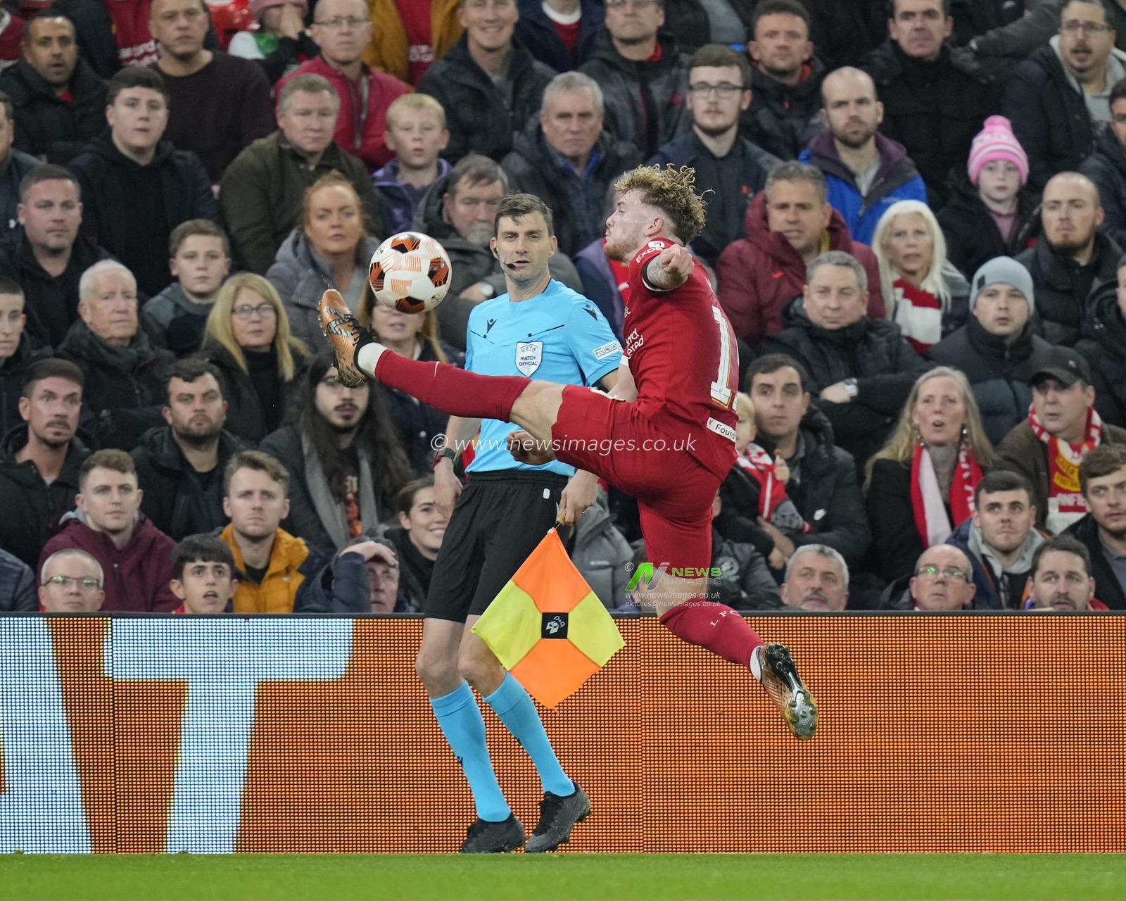 Harvey Elliott #19 of Liverpool stretches for a ball during the UEFA Europa League match Liverpool vs Toulouse at Anfield, Liverpool, United Kingdom, 26th October 2023

(Photo by Steve Flynn/News Images)