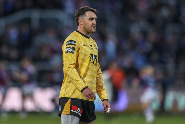 Tex Hoy of Castleford Tigers during pre-game warm up during the Betfred Super League Round 8 match Wakefield Trinity vs Castleford Tigers at DIY Kitchens Stadium, Wakefield, United Kingdom, 17th April 2025

(Photo by Alfie Cosgrove/News Images)