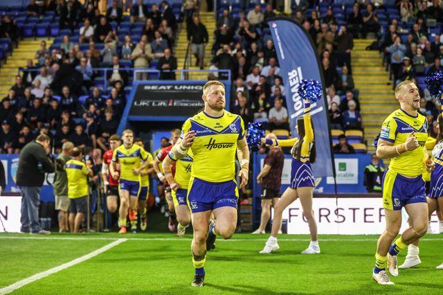 Luke Yates of Warrington Wolves comes out for the game during the Betfred Super League Round 24 match Warrington Wolves vs Salford Red Devils at Halliwell Jones Stadium, Warrington, United Kingdom, 29th August 2025

(Photo by Alfie Cosgrove/News Images)