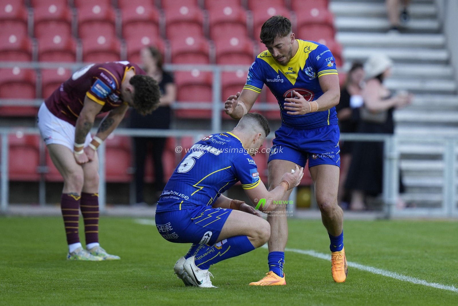 Matty Ashton of Warrington Wolves celebrates with George Williams of Warrington Wolves after Williams try during the Betfred Challenge Cup Semi-Final match Huddersfield Giants vs Warrington Wolves at Totally Wicked Stadium, St Helens, United Kingdom, 19th May 2024

(Photo by Steve Flynn/News Images)
