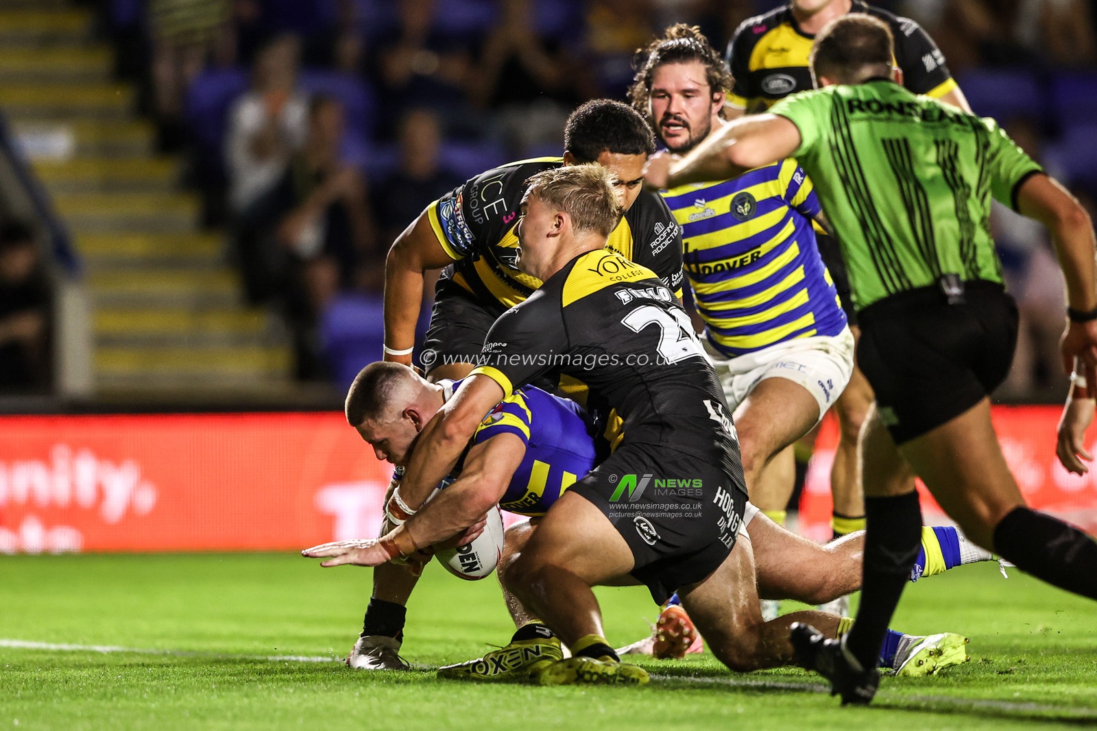 Danny Walker of Warrington Wolves goes over for a try during the Betfred Super League round 23 match Warrington Wolves vs York Knights at The Halliwell Jones Stadium, Warrington, United Kingdom on 13 August 2026

(Photo by Alfie Cosgrove/News Images)