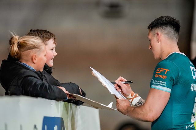Deon Cross of St Helens signs autographs for fans during the Betfred Challenge Cup Quarter Final match St Helens vs Catalans Dragons at The BrewDog Stadium, St Helens, United Kingdom on 10 April 2026

(Photo by Maynard Manyowa/News Images)