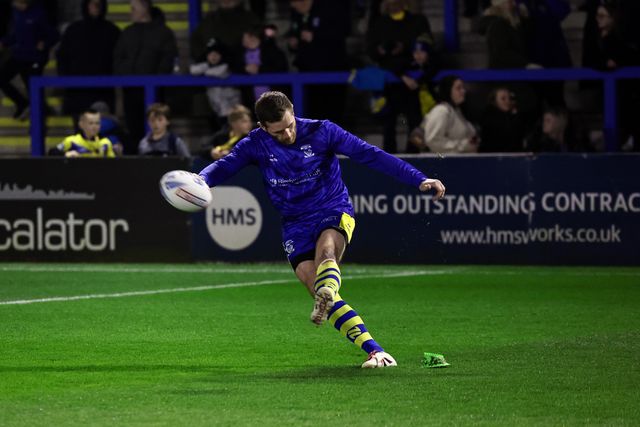 Marc Sneyd of Warrington Wolves in the pre-game warm up during the Betfred Super League Round 6 match Warrington Wolves vs Leeds Rhinos at Halliwell Jones Stadium, Warrington, United Kingdom, 28th March 2025

(Photo by Mark Cosgrove/News Images)
